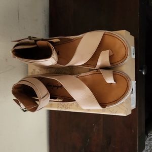 FREE PEOPLE SIZE SZ 41  OR 10 SANDALS